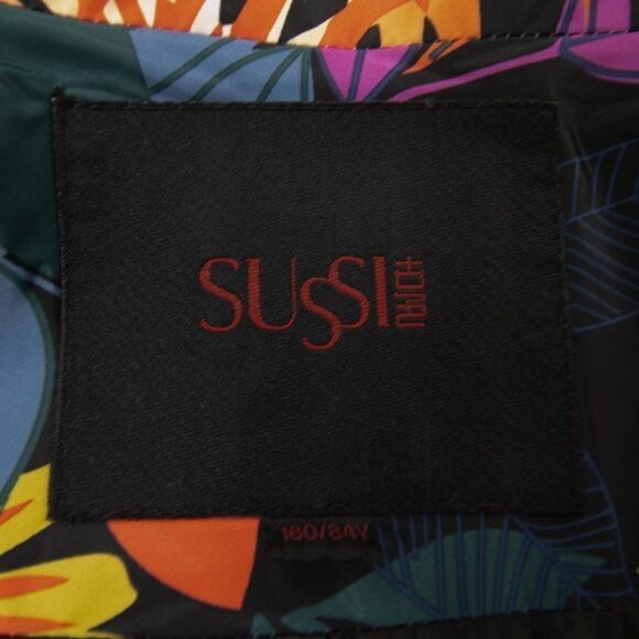 Vintage floral print padded‎ Jacket, ruffle hem, Button accentuate - Picture 15 of 16